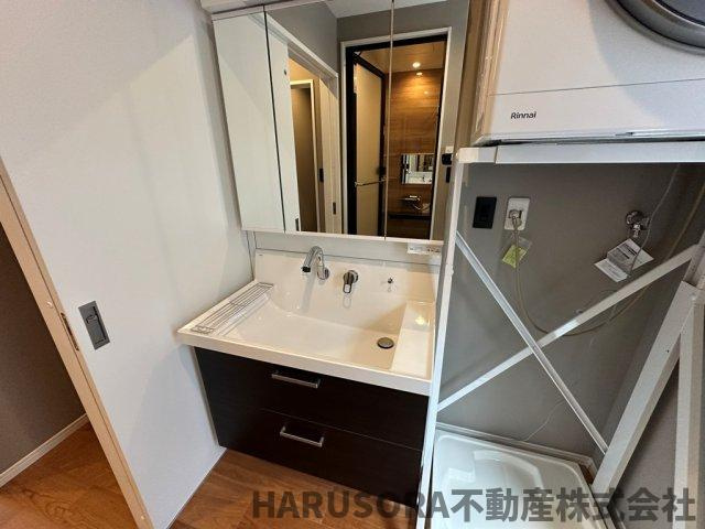 枚方市出口５丁目　３階建の独立洗面台