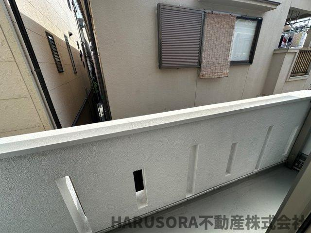 枚方市出口５丁目　３階建のバルコニー