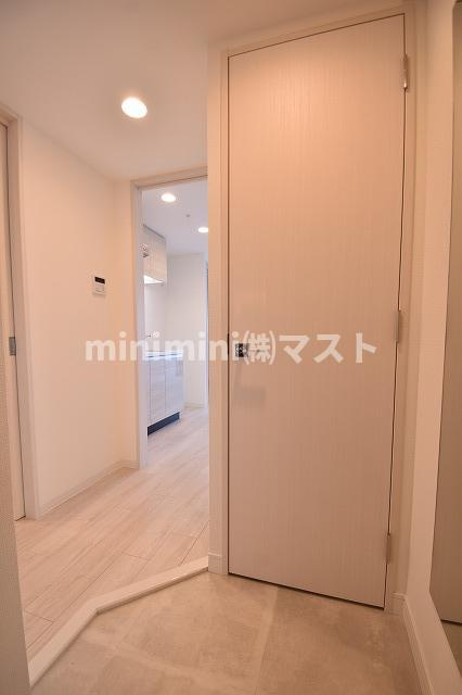 アドバンス上町台シュタットの玄関