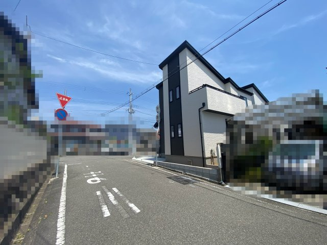 明石市大久保町高丘１丁目　新築戸建の前面道路含む現地写真