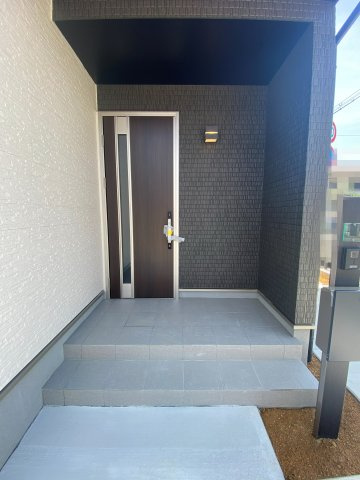 明石市大久保町高丘１丁目　新築戸建の玄関
