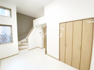 【居間・リビング】 | アンソレイユ橋本 | 洋室のお部屋です。