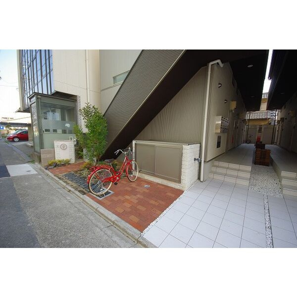 ビルーチェ並木A(ビルーチェナミキエー)　名古屋市賃貸　仲介手数料無料のエントランス