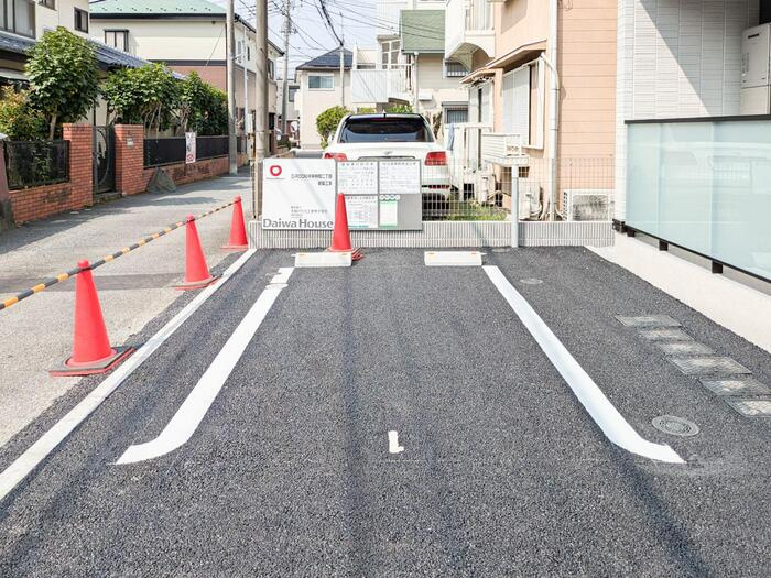 クレーア中央林間の駐車場