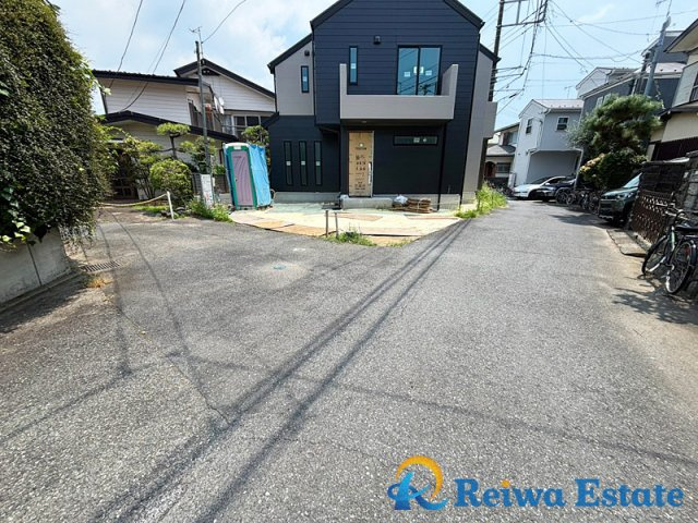 新築戸建　茅ヶ崎市平和町の前面道路含む現地写真