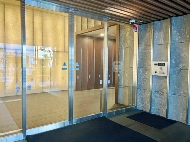 ブランズ横浜のエントランス