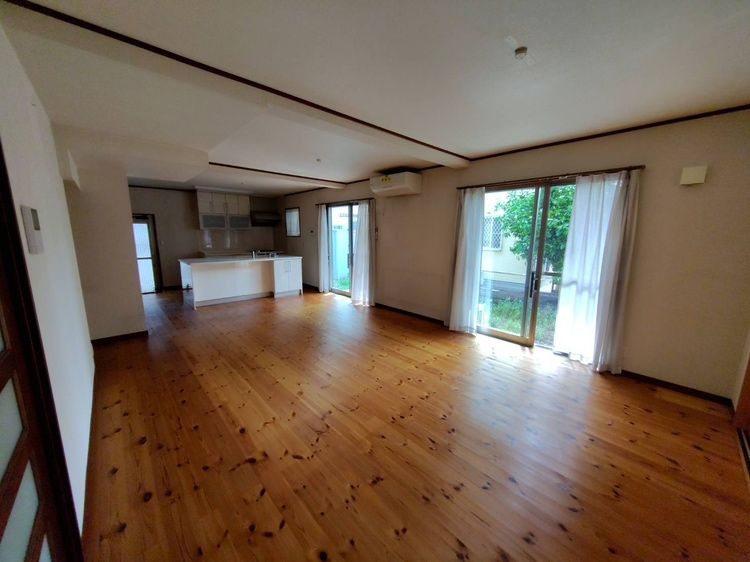 藤光1丁目戸建ての居間・リビング|広いリビングです☆