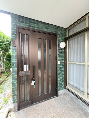 古城町戸建の玄関