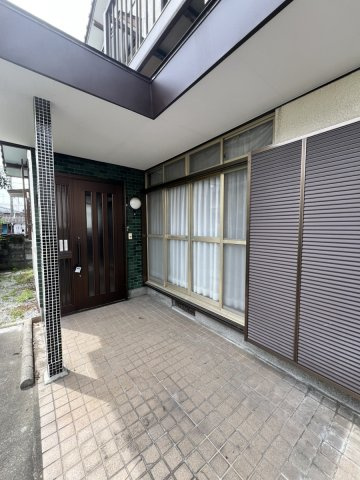 古城町戸建の玄関