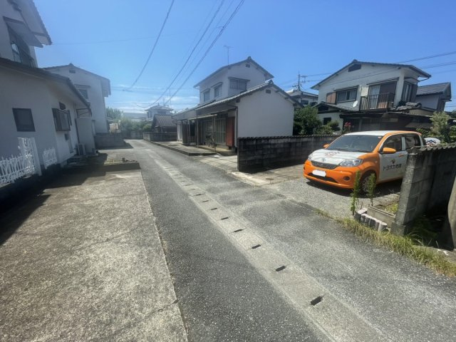 古城町戸建の前面道路含む現地写真
