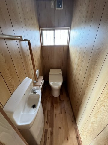 古城町戸建のトイレ