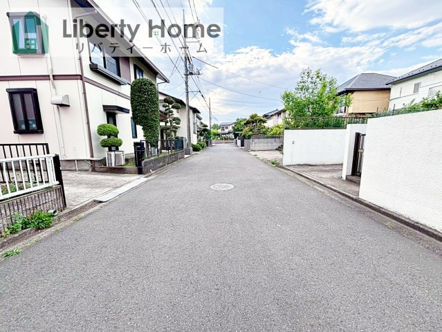 守谷市松前台7丁目　中古戸建の前面道路含む現地写真