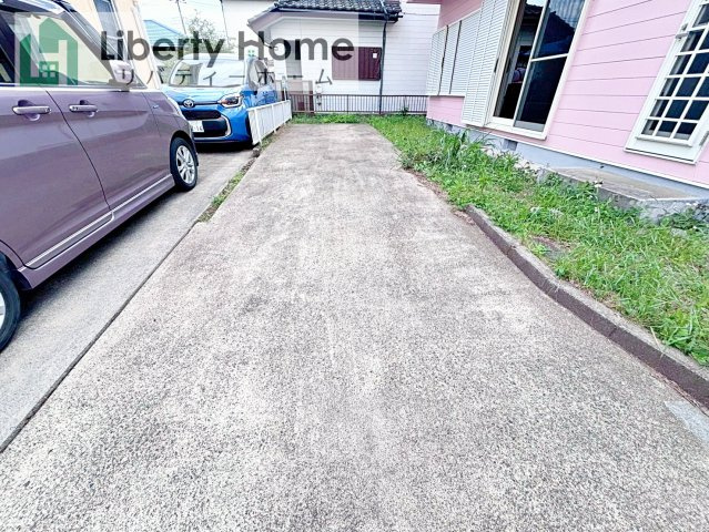 守谷市松前台7丁目　中古戸建の駐車場