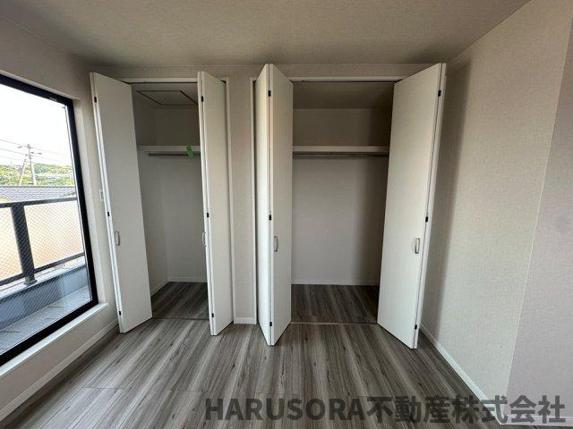 枚方市出口５丁目　３階建の収納