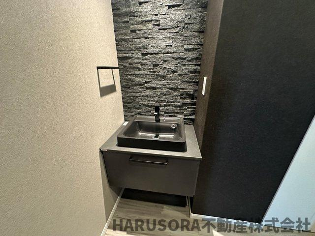 枚方市出口５丁目　３階建の洗面所