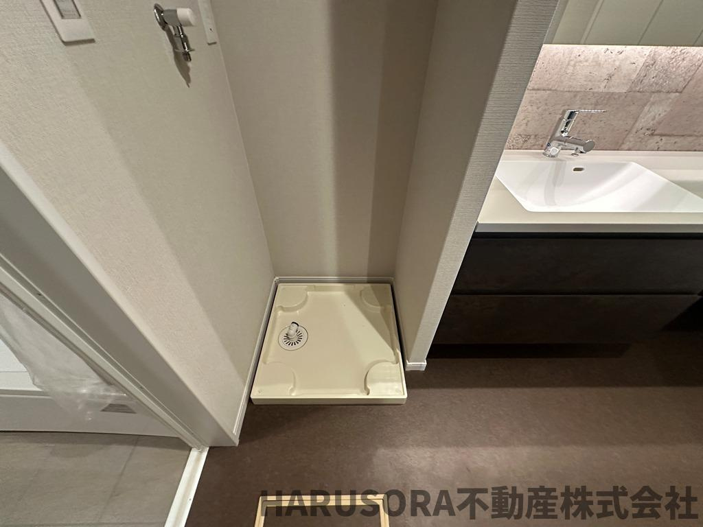 枚方市出口５丁目　３階建のランドリースペース