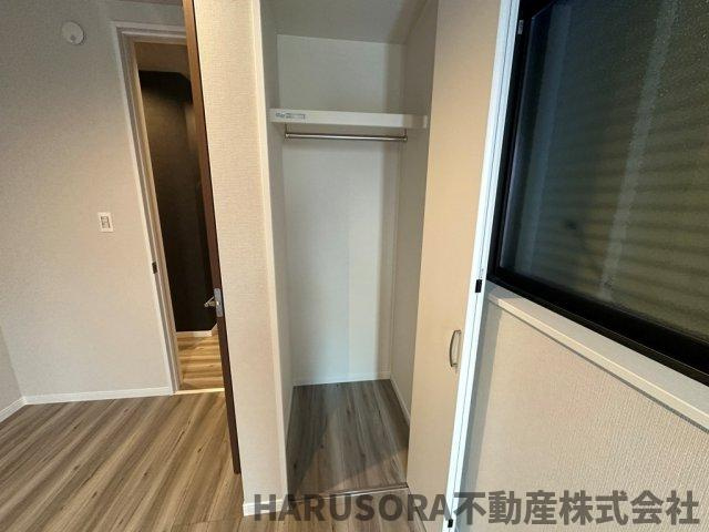 枚方市出口５丁目　３階建の収納