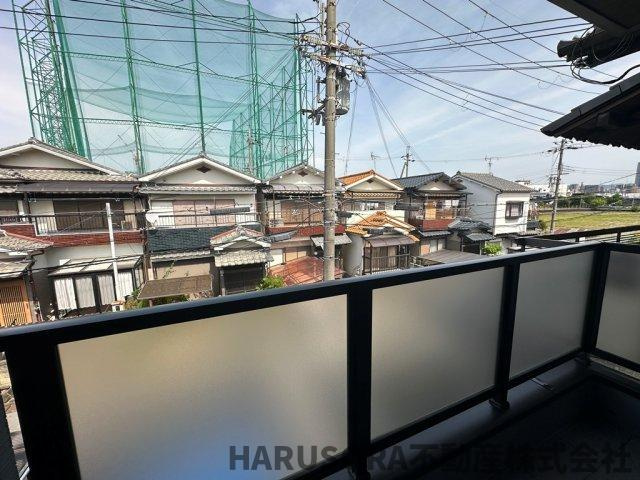 枚方市出口５丁目　３階建のバルコニー