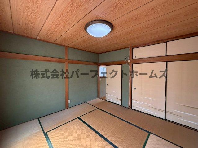 高野道1丁目戸建　賃貸の和室|明るい和室です