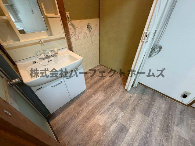 高野道1丁目戸建　賃貸の洗面所|コンパクトで使いやすい洗面所