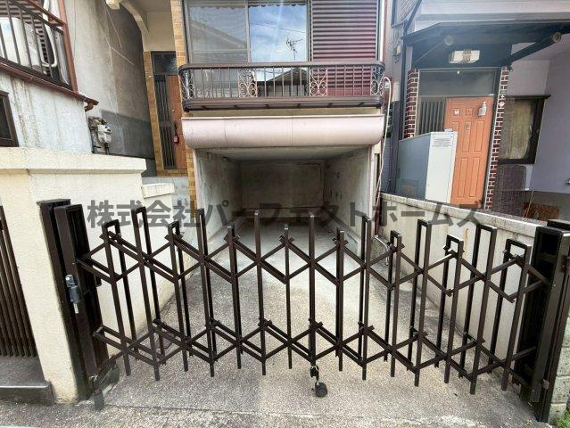 高野道1丁目戸建　賃貸の駐車場|駐車場があります