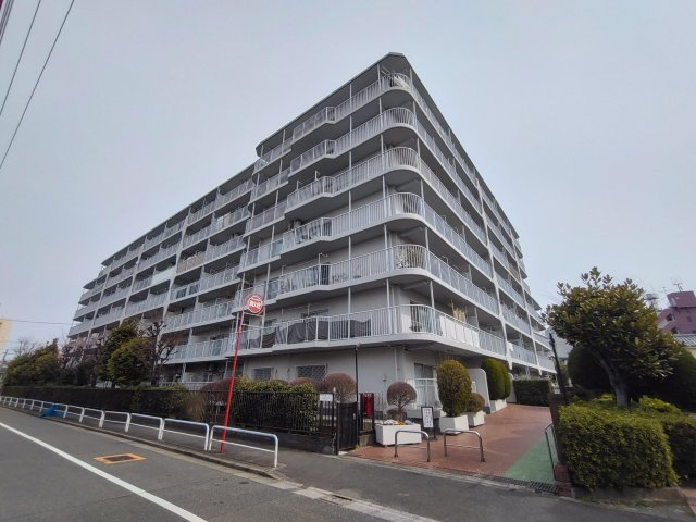 志村スカイハイツの外観