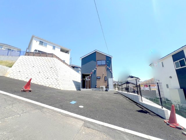 八王子市川口町　全1棟　新築戸建ての前面道路含む現地写真