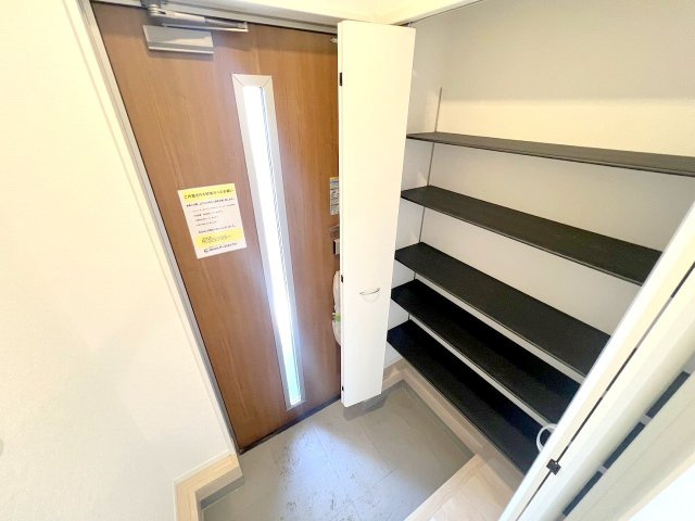 八王子市川口町　全1棟　新築戸建ての玄関