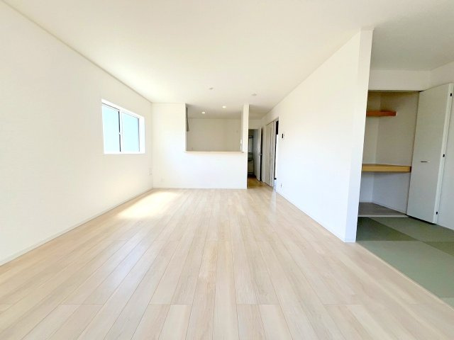 八王子市川口町　全1棟　新築戸建ての居間・リビング