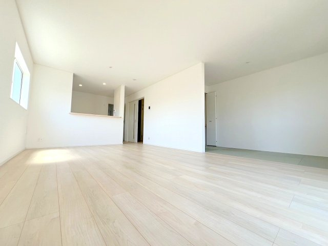 八王子市川口町　全1棟　新築戸建ての居間・リビング