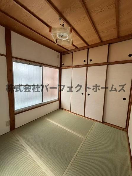 御幸東町戸建　賃貸の内装|明るい室内です