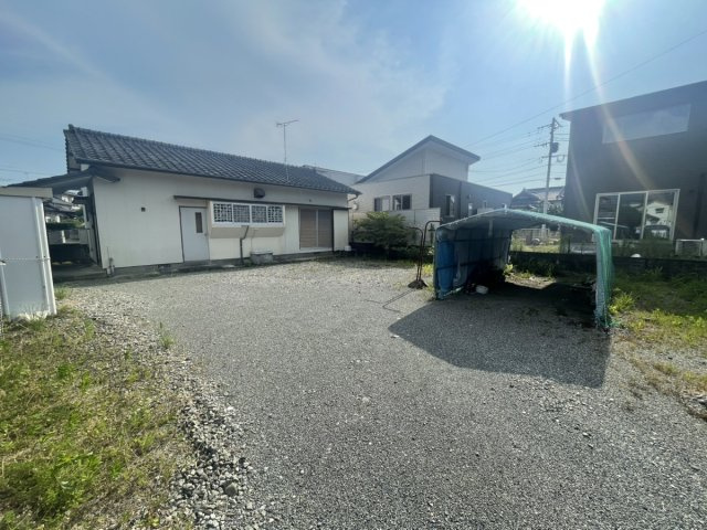 竹原町戸建の駐車場