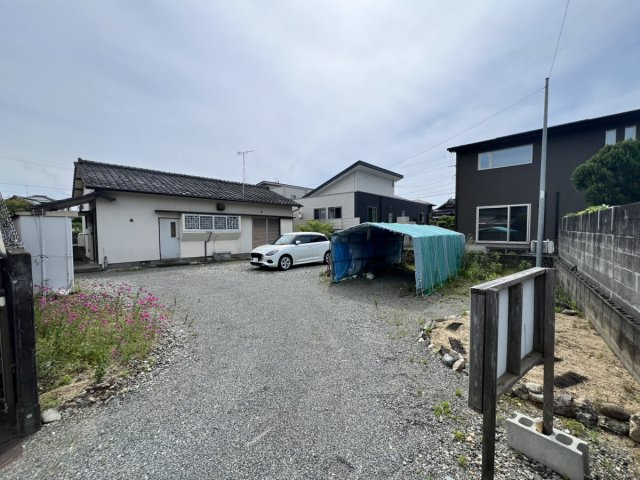竹原町戸建の駐車場