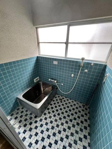 竹原町戸建の浴室