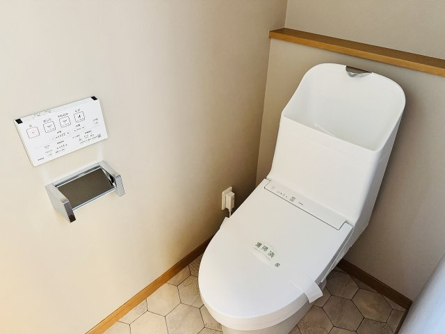 八王子市　城山手　中古戸建ての居間・リビング|～19.9帖の広々としたLDKで、家族団欒の時間をお過ごしいただけます～