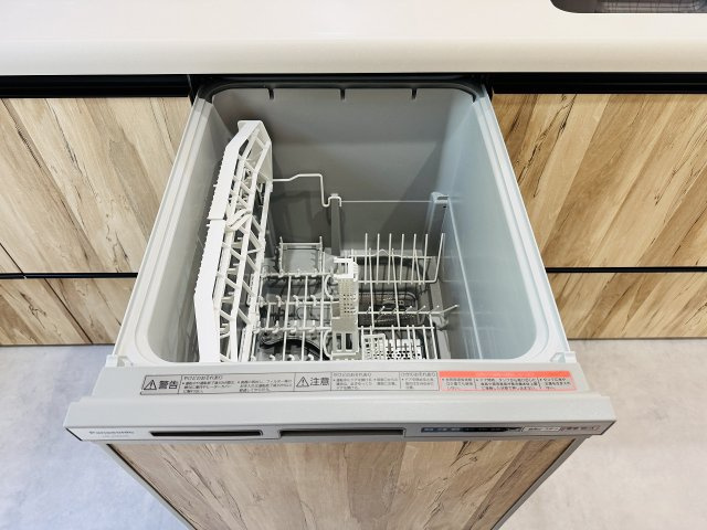 八王子市　城山手　中古戸建てのキッチン|～食洗器付きで、隙間時間は趣味や団らんを～