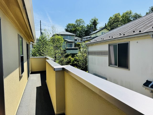八王子市　城山手　中古戸建てのバルコニー|～南向きのバルコニー～