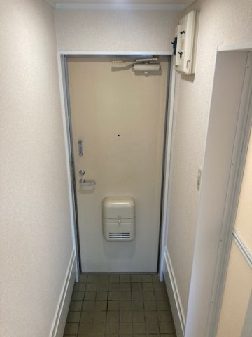 メゾンアツミの玄関
