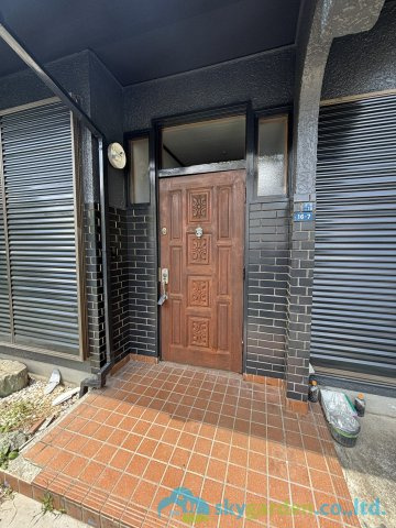 平塚市万田2丁目　中古戸建の玄関