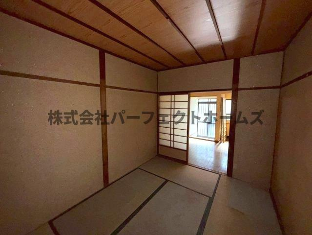 黒原城内町テラスハウス　賃貸の和室|明るい和室です