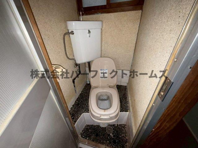 黒原城内町テラスハウス　賃貸のトイレ|落ち着いた色調のトイレです