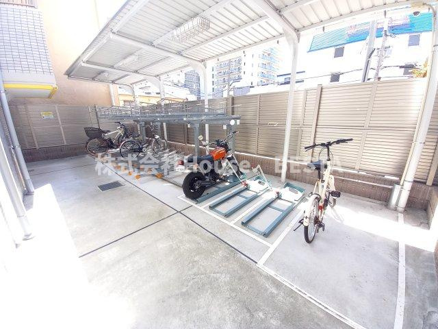 レシオス神戸元町の駐車場