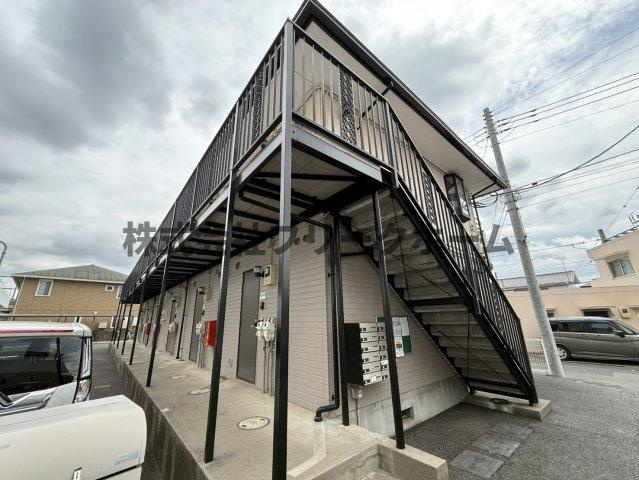 武蔵野市境南町４丁目のアパートのエントランス