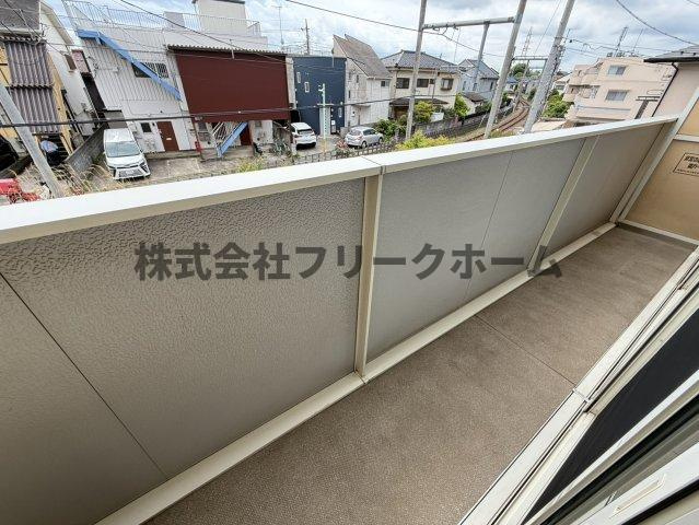 武蔵野市境南町４丁目のアパートのバルコニー