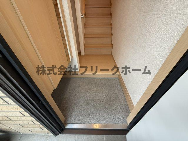 武蔵野市境南町４丁目のアパートの玄関