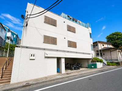 【外観】 | 日榮ハイム諏訪坂 | ◆洗練されたデザインの外観で、住まう方のステータスを感じさせる佇まいです。
