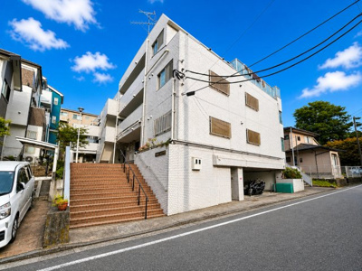 【外観】 | 日榮ハイム諏訪坂 | ◆堂々とした佇まいが魅力のマンション。第一印象から好感を持てる外観です。
