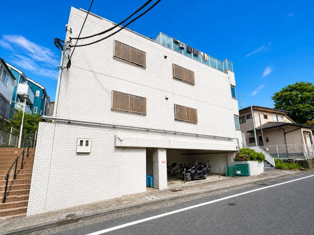 【外観】 | 日榮ハイム諏訪坂 | ◆洗練されたデザインの外観で、住まう方のステータスを感じさせる佇まいです。
