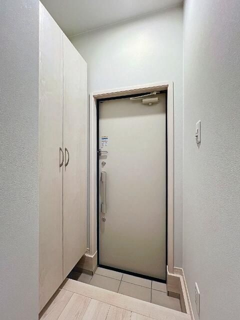 グランメゾン上安松の玄関