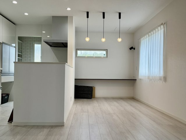 鳥取市賀露町北2丁目中古戸建の居間・リビング